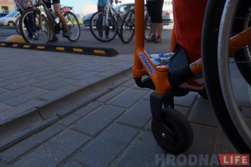 На ровары ездзіць балюча: “Антыбар’ер” праверыў Альшанку на даступнасць На ровары ездзіць балюча: “Антыбар’ер” праверыў Альшанку на даступнасць