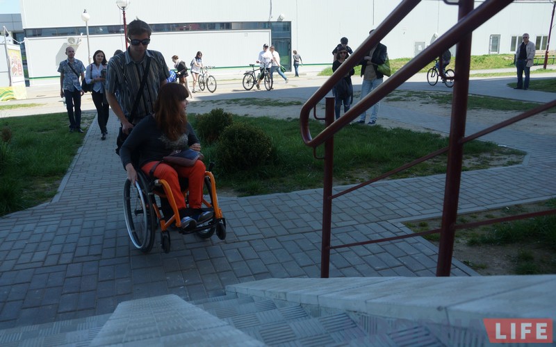 На ровары ездзіць балюча: “Антыбар’ер” праверыў Альшанку на даступнасць На ровары ездзіць балюча: “Антыбар’ер” праверыў Альшанку на даступнасць