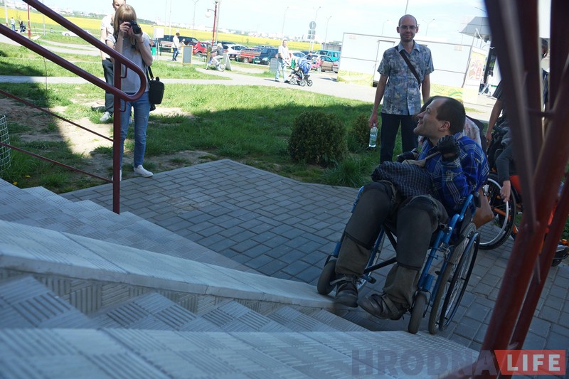 На ровары ездзіць балюча: “Антыбар’ер” праверыў Альшанку на даступнасць На ровары ездзіць балюча: “Антыбар’ер” праверыў Альшанку на даступнасць