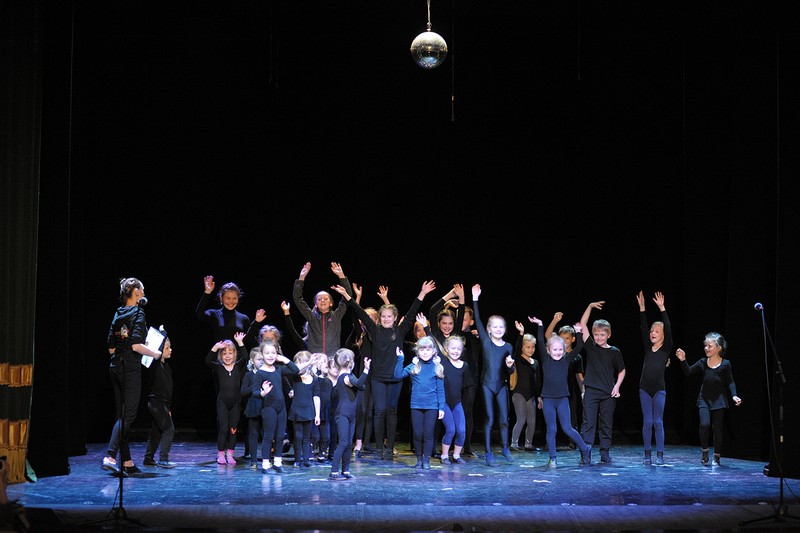 Тэатр і танцы навучылі быць такімі як ёсць: “Рампа-па” і “Свабодная студыя” паказалі вынікі года на справаздачным канцэрце