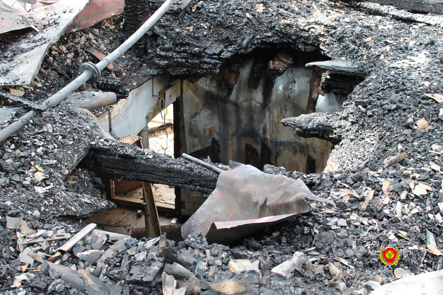 Эксперты падзяліліся здымкамі з пагарэлага піўзавода і папярэднімі высновамі аб прычынах пажару