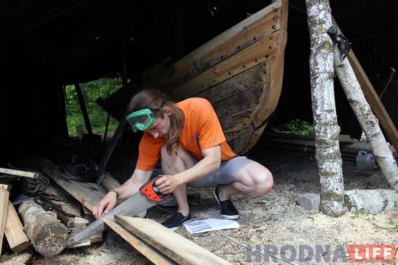 Гродзенец паводле старых чарцяжоў будуе ладдзю вікінгаў, каб даплыць да Балтыкі Гродзенец паводле старых чарцяжоў будуе ладдзю вікінгаў, каб даплыць да Балтыкі