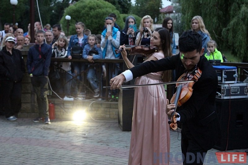 У парку Жылібера прайшоў фестываль водных ліхтарыкаў У парку Жылібера прайшоў фестываль водных ліхтарыкаў