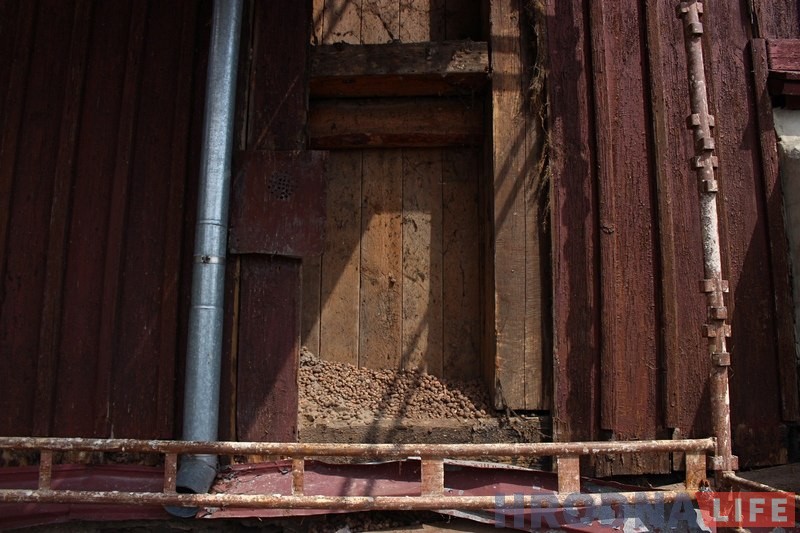 Спецыялісты вывучаюць драўляную сцяну Каложы і рыхтуюцца да яе рамонту Спецыялісты вывучаюць драўляную сцяну Каложы і рыхтуюцца да яе рамонту