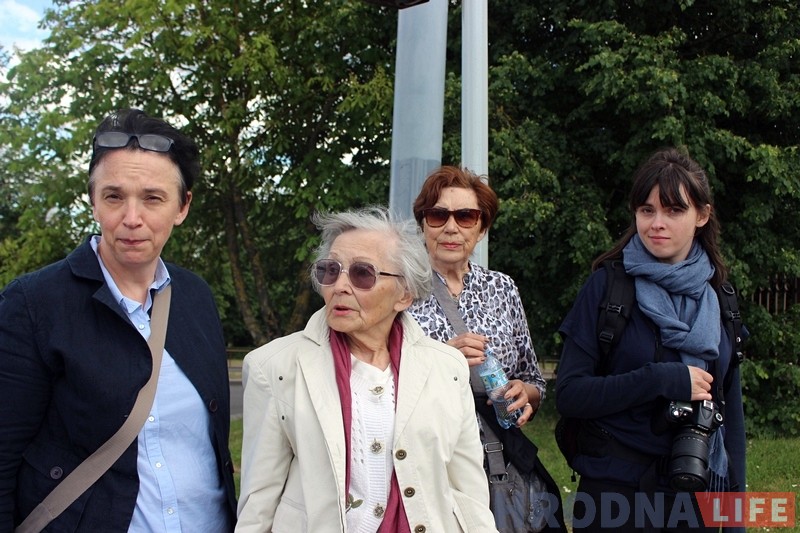 "Праз 70 год прайсціся па вулачках, дзе калісьці бегала - шчасце". Як ураджэнка Гродна прыехала на Радзіму шукаць свой дом "Праз 70 год прайсціся па вулачках, дзе калісьці бегала - шчасце". Як ураджэнка Гродна прыехала на Радзіму шукаць свой дом