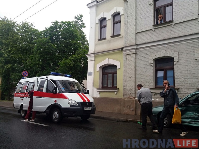На Кірава Peugeot сутыкнуўся з аўтобусам. Часова паралізаваны рух у цэнтры горада На Кірава Peugeot сутыкнуўся з аўтобусам. Часова паралізаваны рух у цэнтры горада