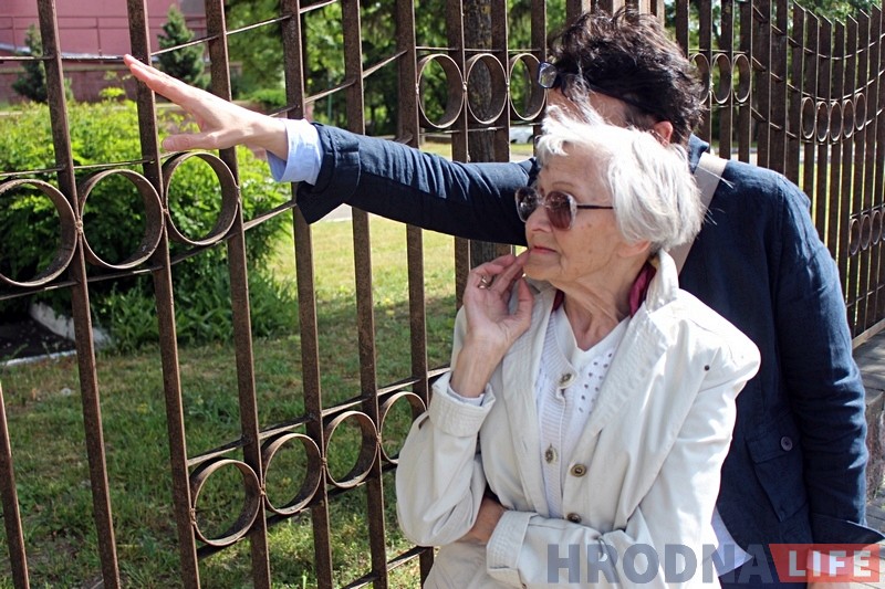 "Праз 70 год прайсціся па вулачках, дзе калісьці бегала - шчасце". Як ураджэнка Гродна прыехала на Радзіму шукаць свой дом "Праз 70 год прайсціся па вулачках, дзе калісьці бегала - шчасце". Як ураджэнка Гродна прыехала на Радзіму шукаць свой дом