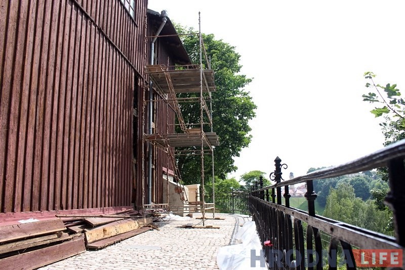 Спецыялісты вывучаюць драўляную сцяну Каложы і рыхтуюцца да яе рамонту Спецыялісты вывучаюць драўляную сцяну Каложы і рыхтуюцца да яе рамонту