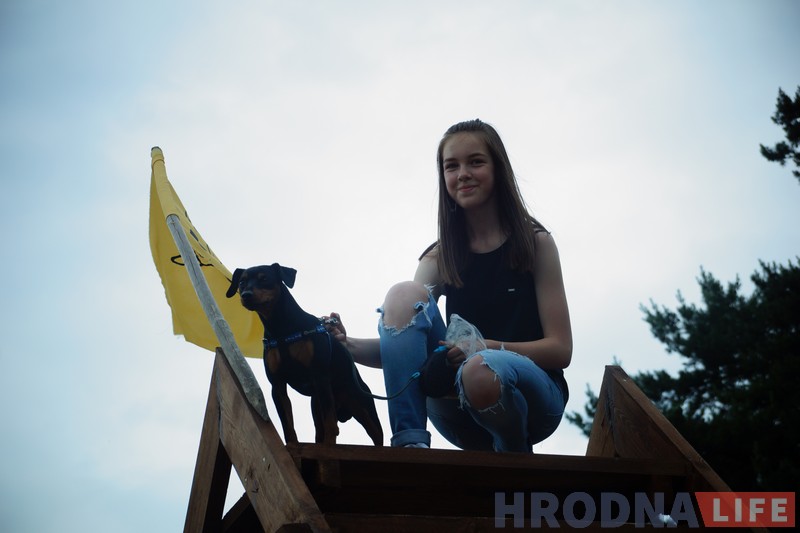 “Карыстайцеся, гэта для вас!” На Вішняўцы адсвяткавалі адкрыццё пляцоўкі для сабак