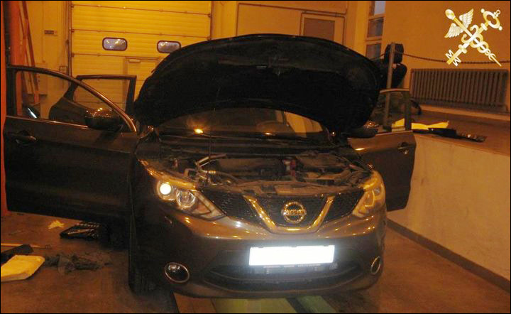 «Я думаў, вязу каштоўныя камяні». Жыхара Гродна судзяць за кантрабанду гашышу на 2 млн долараў