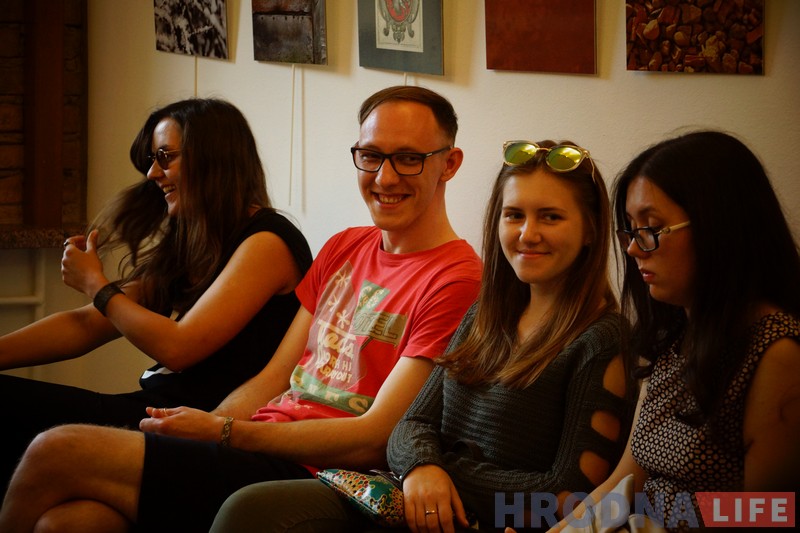 Рэцэпт на крызіс – каханне і паэзія. Першы “паэтычны аўторак” прайшоў Гродне Рэцэпт на крызіс – каханне і паэзія. Першы “паэтычны аўторак” прайшоў Гродне