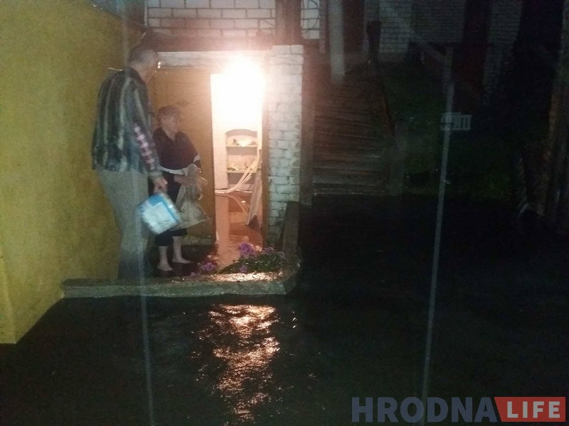 "Уся вада з горада разам са смеццем цячэ да нас". Жыхары вулiцы Працоўнай аб праблемах з Гараднічанкай
