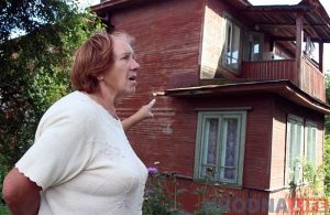 "Нам нiчога не робяць, а мы павінны захоўваць". Жыхары вуліцы Мядовай не радыя статусу каштоўнасці для сваіх дамоў "Нам нiчога не робяць, а мы павінны захоўваць". Жыхары вуліцы Мядовай не радыя статусу каштоўнасці для сваіх дамоў