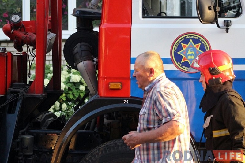 Пажарныя выратавалі гродзенца з палаючай кватэры на Карбышава Пажарныя выратавалі гродзенца з палаючай кватэры на Карбышава