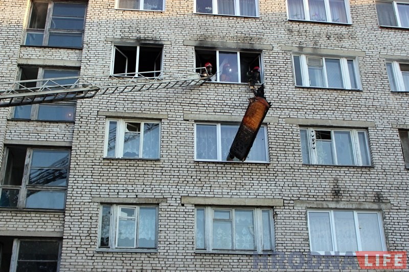Пажарныя выратавалі гродзенца з палаючай кватэры на Карбышава Пажарныя выратавалі гродзенца з палаючай кватэры на Карбышава