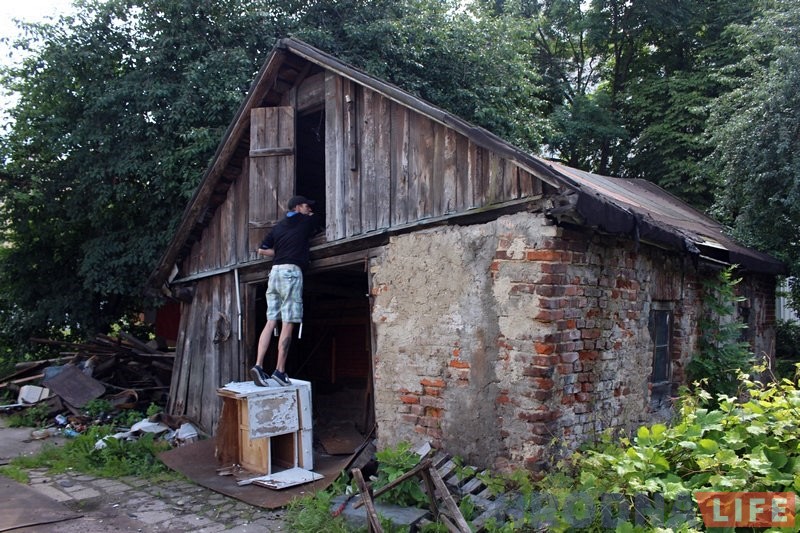 "Мой дзед закапаў у двары нямецкі БТР". Гродзенец перад зносам cвайго дома на Валковіча прапануе абследаваць тэрыторыю