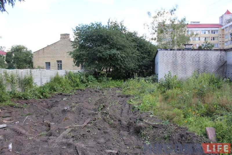 Меркаванае месца закапанага нямецкага БТРа на Валковіча правераць, калі там не будзе сетак і кабелёў