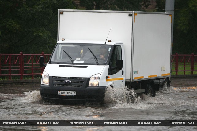 Моцныя дажджы працягваюць затапліваць Гродна Моцныя дажджы працягваюць затапліваць Гродна