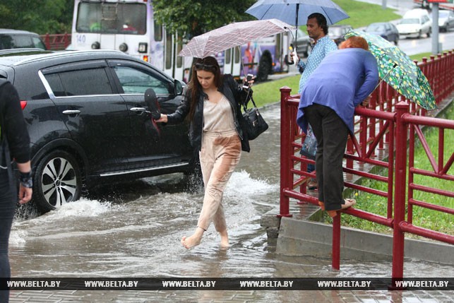 Моцныя дажджы працягваюць затапліваць Гродна Моцныя дажджы працягваюць затапліваць Гродна
