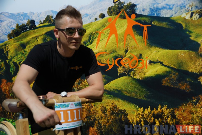 Драўляны ровар скарыў міні-марафон і сэрцы гледачоў на “Суседзях-2017”