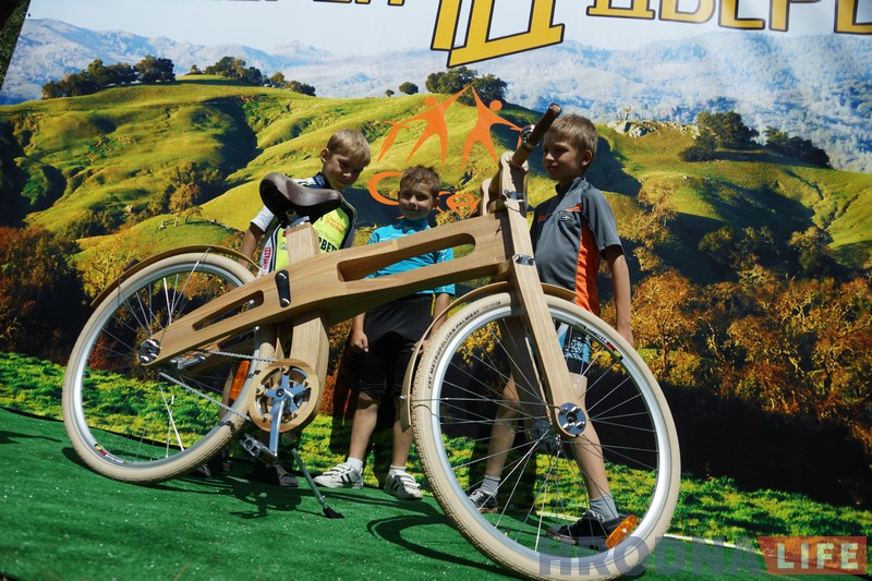 Драўляны ровар скарыў міні-марафон і сэрцы гледачоў на “Суседзях-2017”