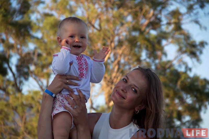 Першае падарожжа немаўляці. Як з грудным дзіцём удала адпачыць на моры