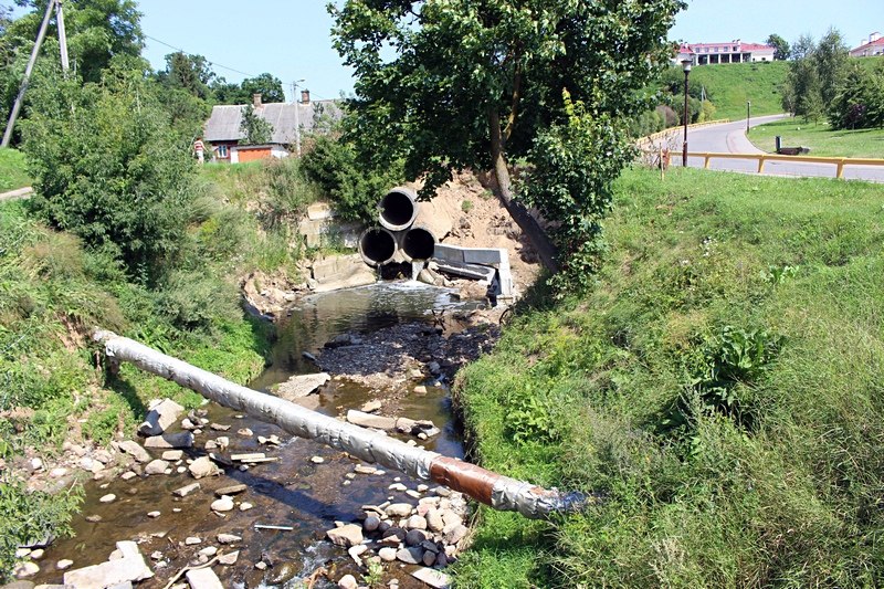 У Гараднічанцы зноў знайшлі надмагільную яўрэйскую пліту У Гараднічанцы зноў знайшлі надмагільную яўрэйскую пліту