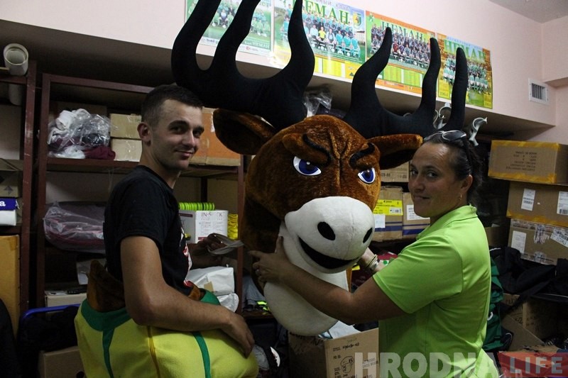 Калі праца - як гульня. Як гродзенец працуе маскотам футбольнага і хакейнага "Нёманаў"