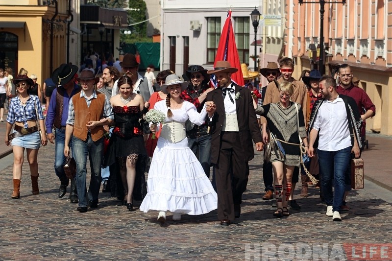 "Так цікавей". Гродзенцы адзначылі вяселле ў стылі Дзікага Захаду