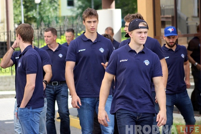 Ліга чэмпіёнаў працягваецца: У Гродна прыляцелі хакеісты швейцарскага "Цуга" Ліга чэмпіёнаў працягваецца: У Гродна прыляцелі хакеісты швейцарскага "Цуга"