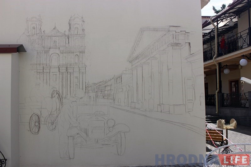 У двары гандлёвага цэнтра ABC рыхтуюць вялікі роспіс з відамі старога Гродна