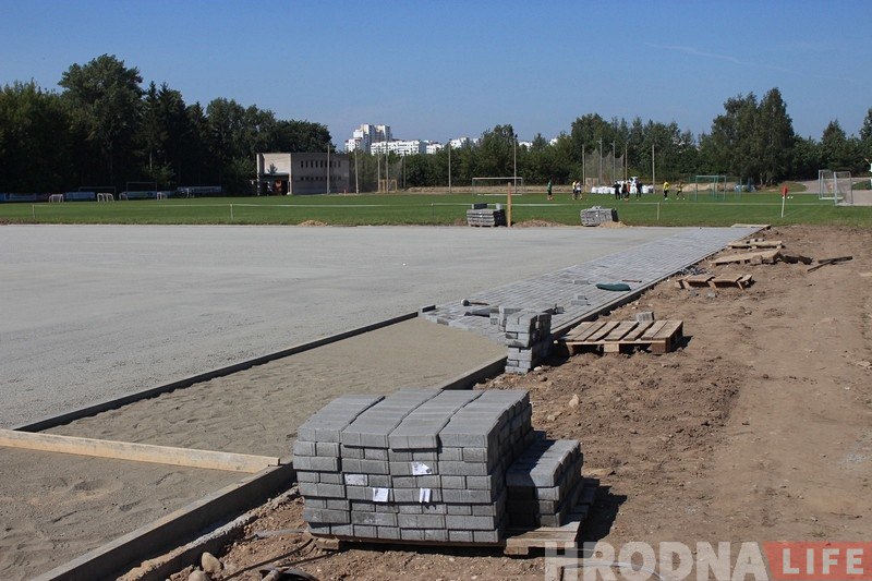 Яшчэ адно футбольнае поле са штучным газонам з'явіцца ў Гродне Яшчэ адно футбольнае поле са штучным газонам з'явіцца ў Гродне