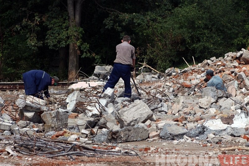 Былы гарбарны завод на Гарнавых пайшоў пад знос Былы гарбарны завод на Гарнавых пайшоў пад знос