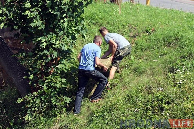 У Гараднічанцы зноў знайшлі надмагільную яўрэйскую пліту У Гараднічанцы зноў знайшлі надмагільную яўрэйскую пліту