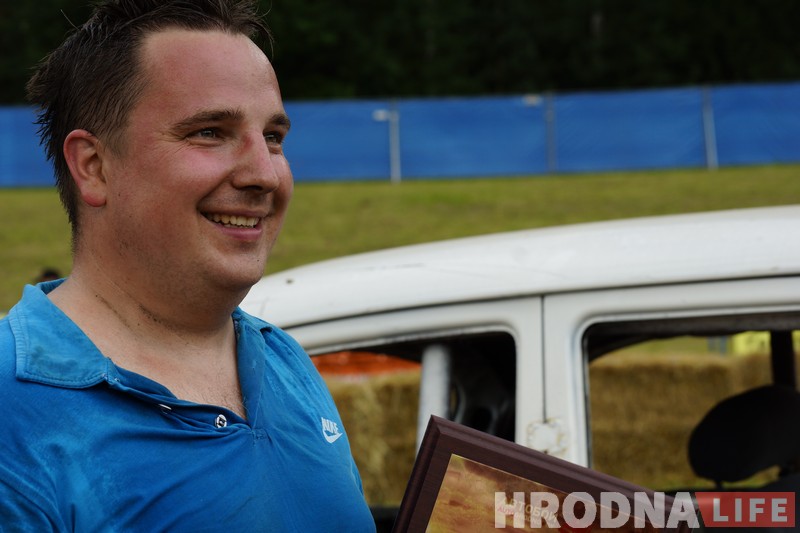 "Перамог на пустых колах". Чорная і белая "Волгі" сышліся ў фінальным двубоі гродзенскіх аўтабаёў