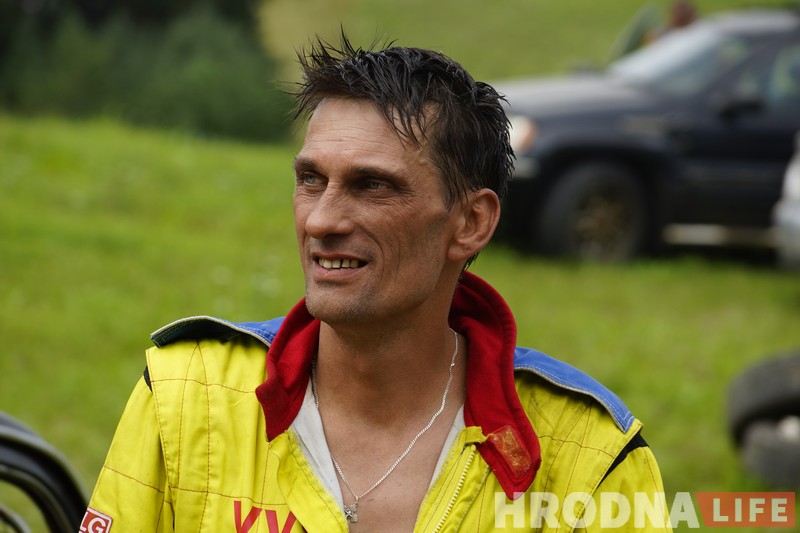 "Перамог на пустых колах". Чорная і белая "Волгі" сышліся ў фінальным двубоі гродзенскіх аўтабаёў