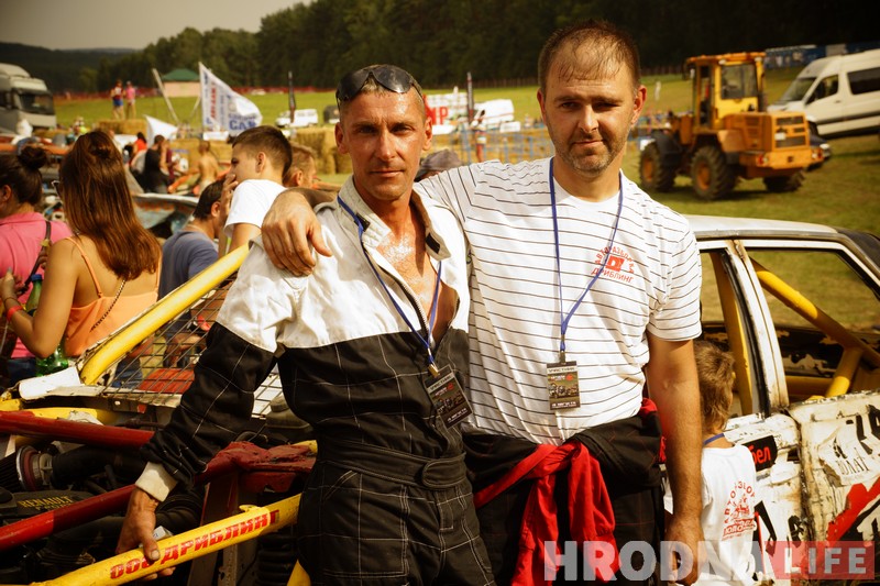 "Перамог на пустых колах". Чорная і белая "Волгі" сышліся ў фінальным двубоі гродзенскіх аўтабаёў