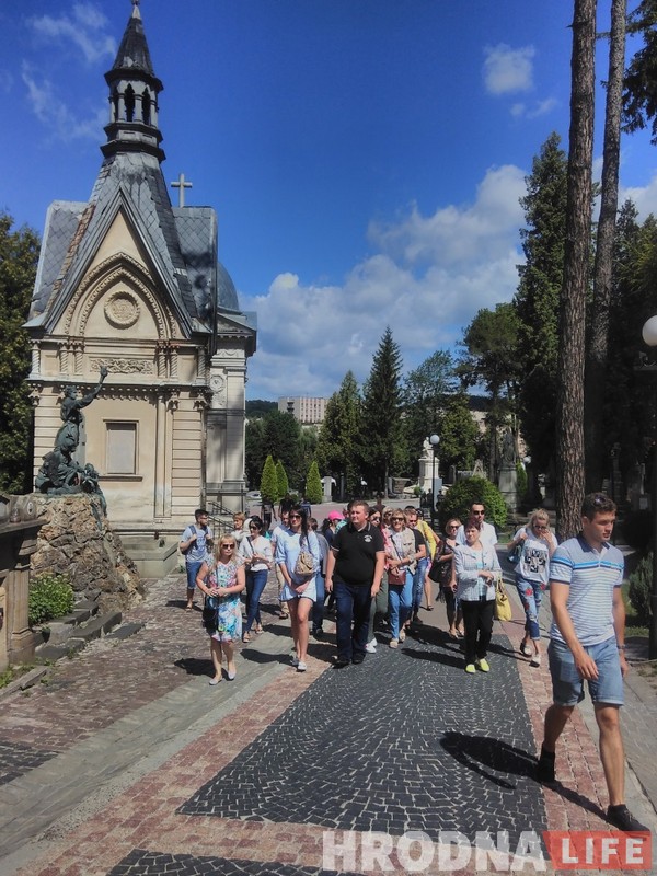 Добры прыклад для Гродна: як украінцы і палякі разам ратуюць Лычакаўскія могілкі Львова Добры прыклад для Гродна: як украінцы і палякі разам ратуюць Лычакаўскія могілкі Львова