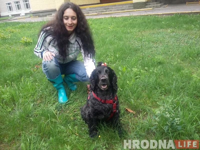 У цішыні, але не ў крыўдзе. Як гродзенка выхоўвае глухога ад нараджэння сабаку