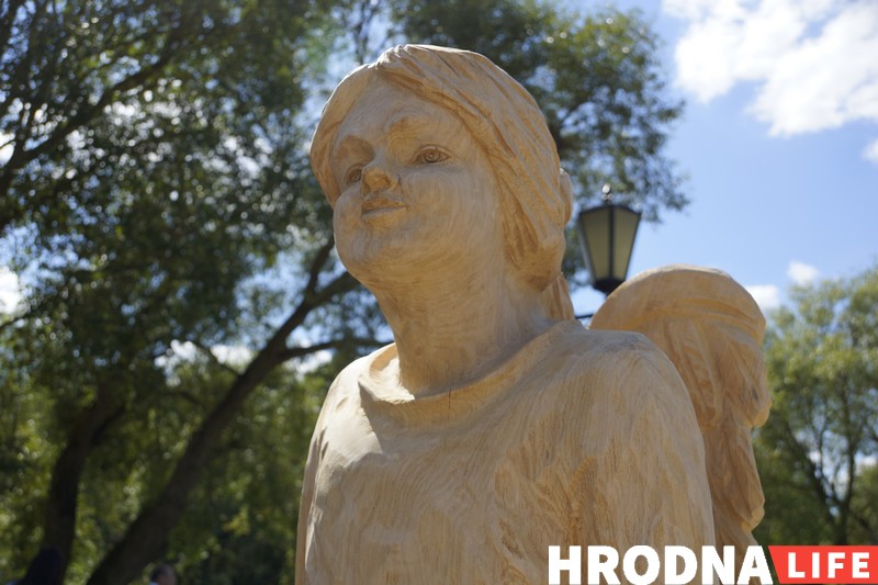 “Ніколі не ведаеш, што будзе ў канцы”. Разьбяры ў Каробчыцах ствараюць з дрэва новыя казкі