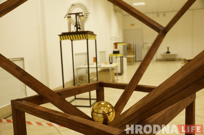 Самы вялікі спінэр і прыручаныя маланкі. У Гродне пакажуць Тэсла-шоў