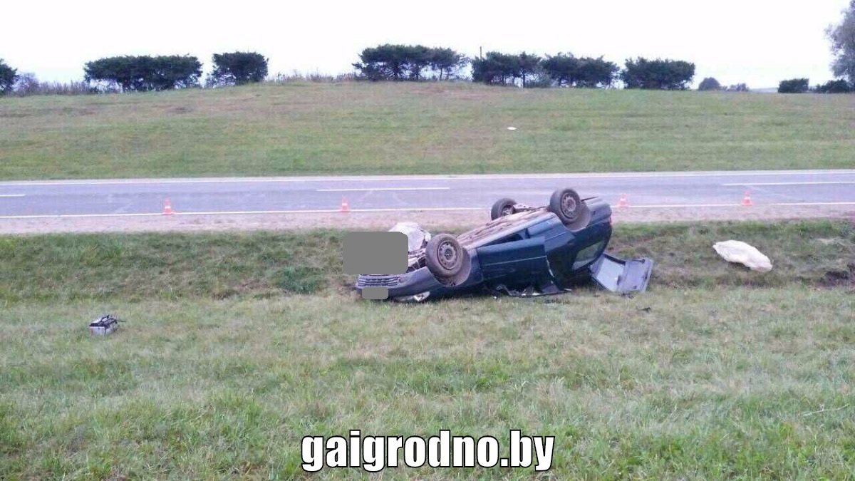 Вадзіцель загінуў, пасажыраў уратавалі рамяні. Пад Ваўкавыскам здарылася аварыя