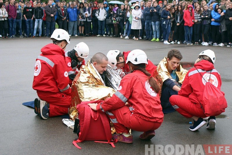 У Гродзенскім каледжы прыборабудавання пасля "задымлення" ўсіх навучэнцаў своечасова эвакуіравалі У Гродзенскім каледжы прыборабудавання пасля "задымлення" ўсіх навучэнцаў своечасова эвакуіравалі