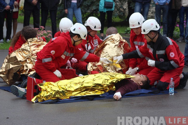 У Гродзенскім каледжы прыборабудавання пасля "задымлення" ўсіх навучэнцаў своечасова эвакуіравалі У Гродзенскім каледжы прыборабудавання пасля "задымлення" ўсіх навучэнцаў своечасова эвакуіравалі