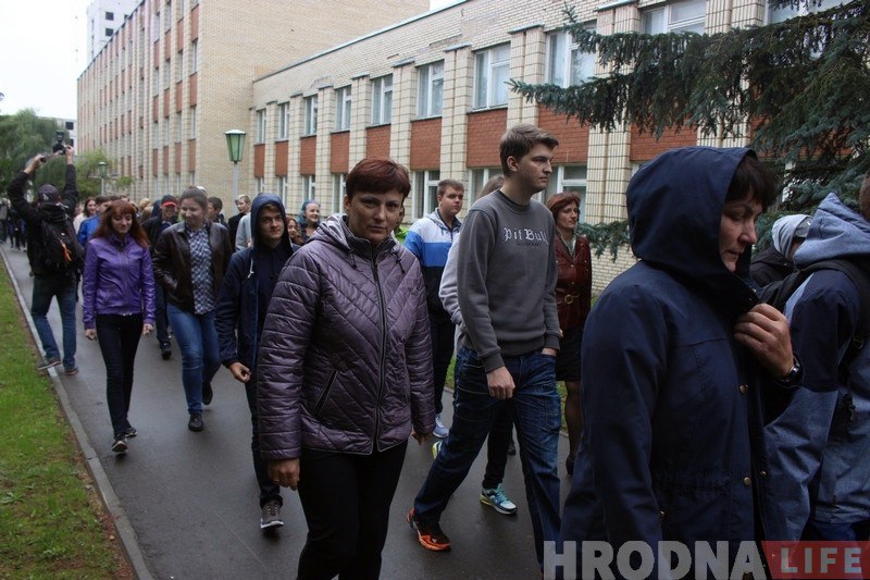 У Гродзенскім каледжы прыборабудавання пасля "задымлення" ўсіх навучэнцаў своечасова эвакуіравалі У Гродзенскім каледжы прыборабудавання пасля "задымлення" ўсіх навучэнцаў своечасова эвакуіравалі