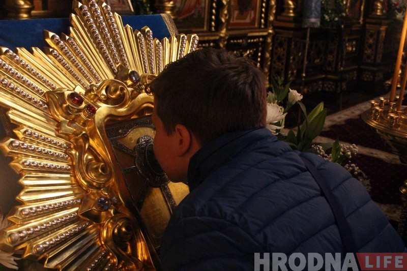 У Гродна прыбыла цудатворная ікона Божай Маці Жыровіцкай У Гродна прыбыла цудатворная ікона Божай Маці Жыровіцкай