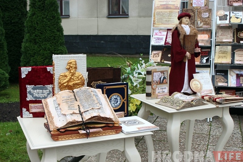 Ад самаробных кніг да друкарскага станка: у Гродне ўпершыню прайшоў фестываль кнігі Ад самаробных кніг да друкарскага станка: у Гродне ўпершыню прайшоў фестываль кнігі