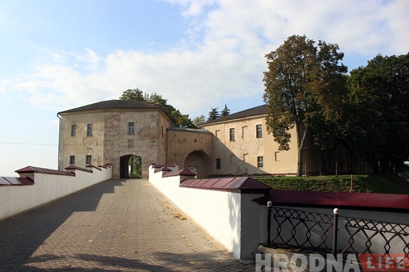 "Рабочыя ўсведамляюць адказнасць". Стары замак працягваюць рыхтаваць да рэканструкцыі "Рабочыя ўсведамляюць адказнасць". Стары замак працягваюць рыхтаваць да рэканструкцыі