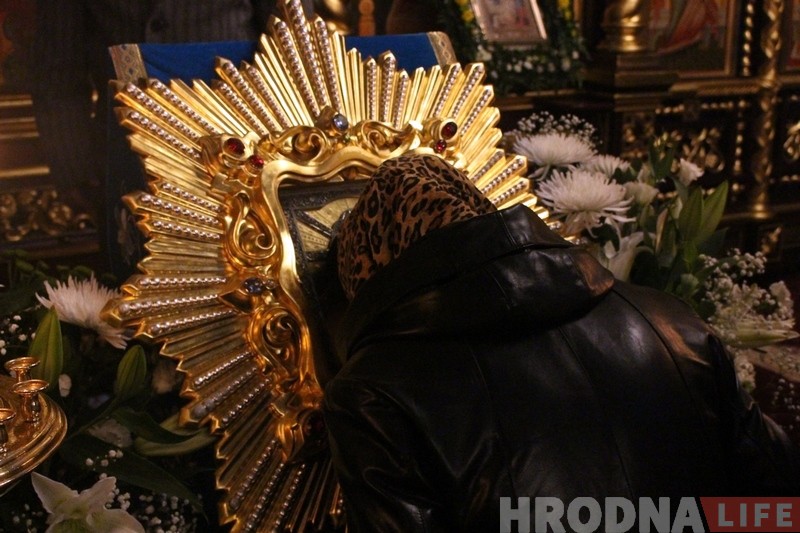 У Гродна прыбыла цудатворная ікона Божай Маці Жыровіцкай У Гродна прыбыла цудатворная ікона Божай Маці Жыровіцкай