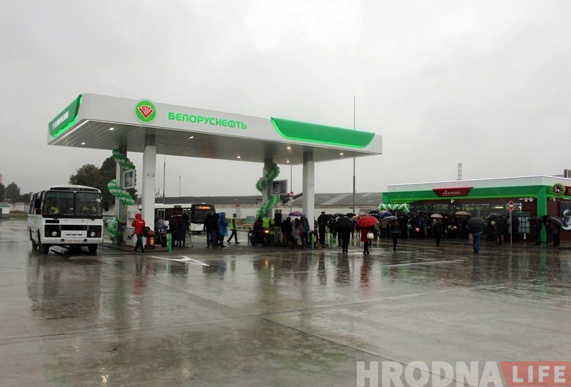 Новая магістраль, АЗС, амбулаторыя і жылы дом. Напярэдадні дня горада ў Гродне адкрылі новыя аб'екты Новая магістраль, АЗС, амбулаторыя і жылы дом. Напярэдадні дня горада ў Гродне адкрылі новыя аб'екты